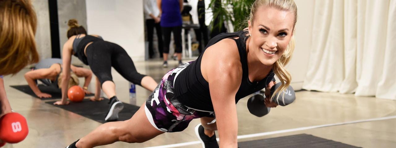 Carrie Underwood's Secret for Keeping Workouts Interesting Is a Deck of  Cards | SELF